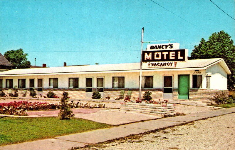 Apple Blossom Boutique (Dancys Motel, Welcome Inn) - Vintage Postcard